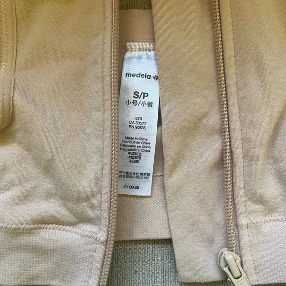 Medela Hands-Free Pumping Bra - Picture 3 of 4